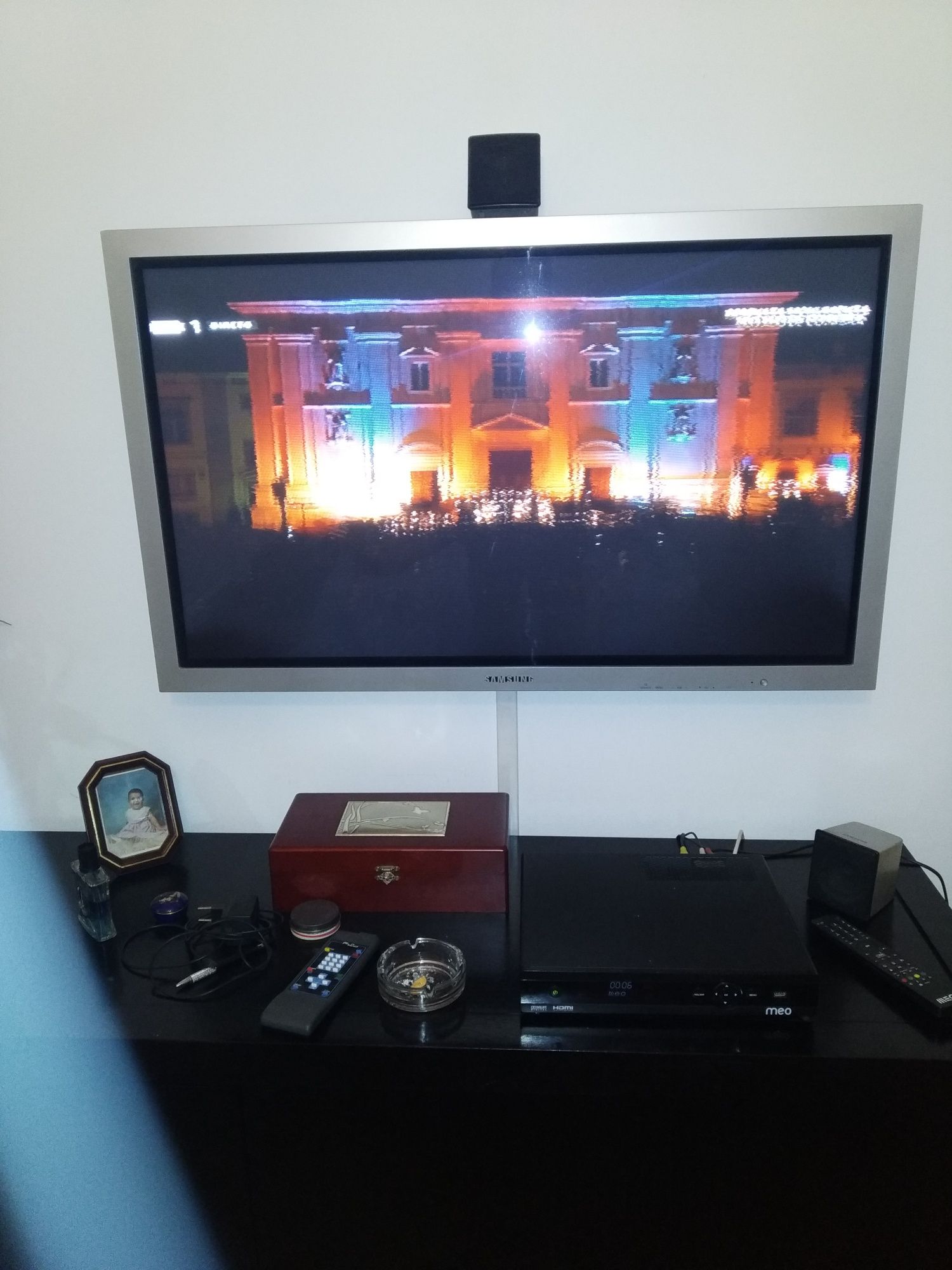 Vendo TV monitor .