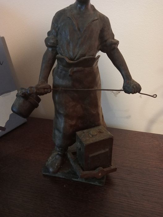 Odlewnik rzeźba z brązu