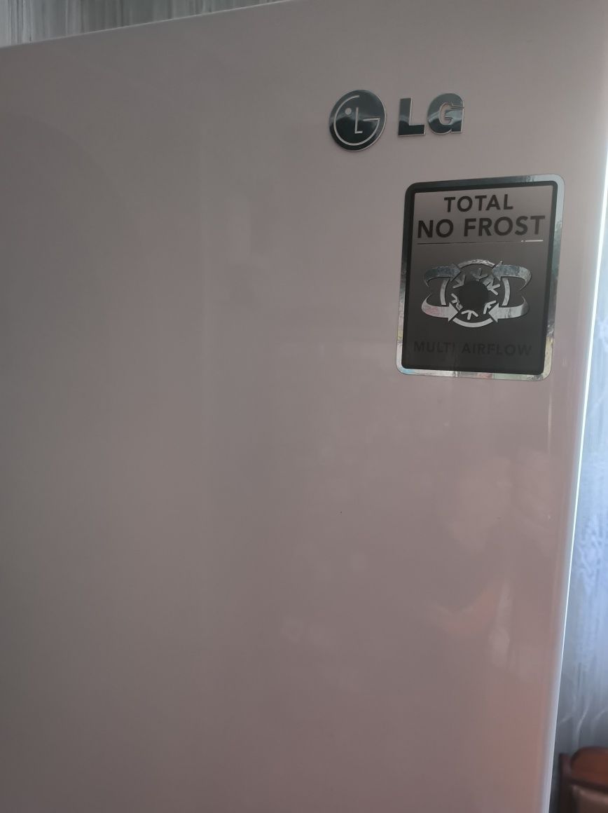 Двохдверний холодильник No Frost сухої заморозки новий стан