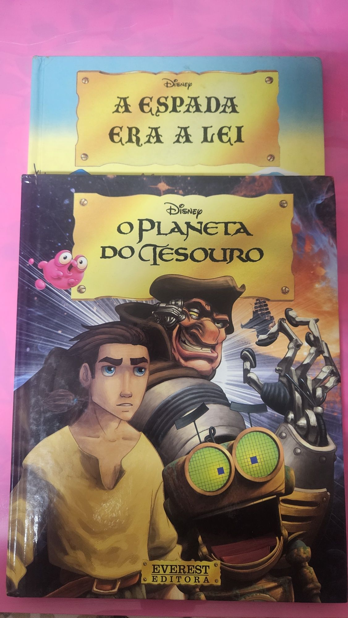 Colecção Disney A Espada era a Lei & O Planeta do Tesouro
