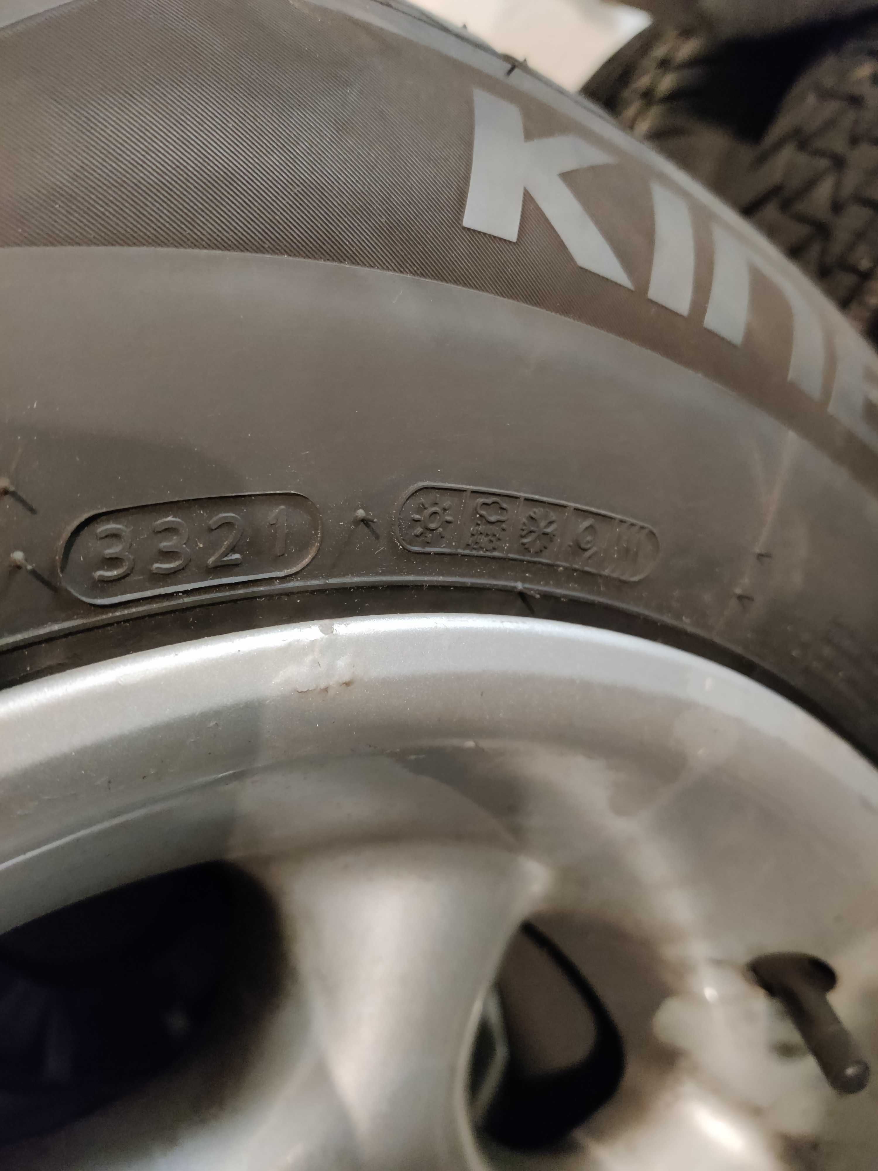 Koła Felgi 15" 5 śrub, opony 215/70 R15"