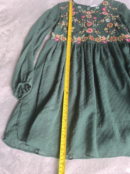 Sukienka haftowana ZARA zielona