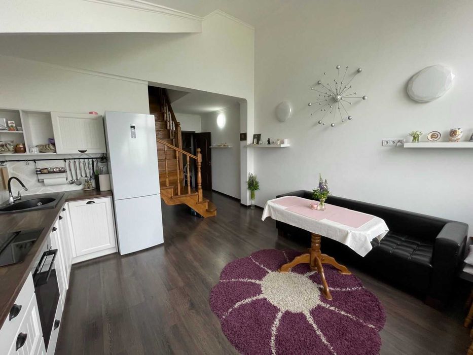 Простора дворівнева двокімнатна квартира в Ворзелі