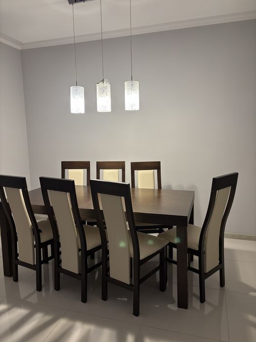 Stół z krzeslami do jadalni