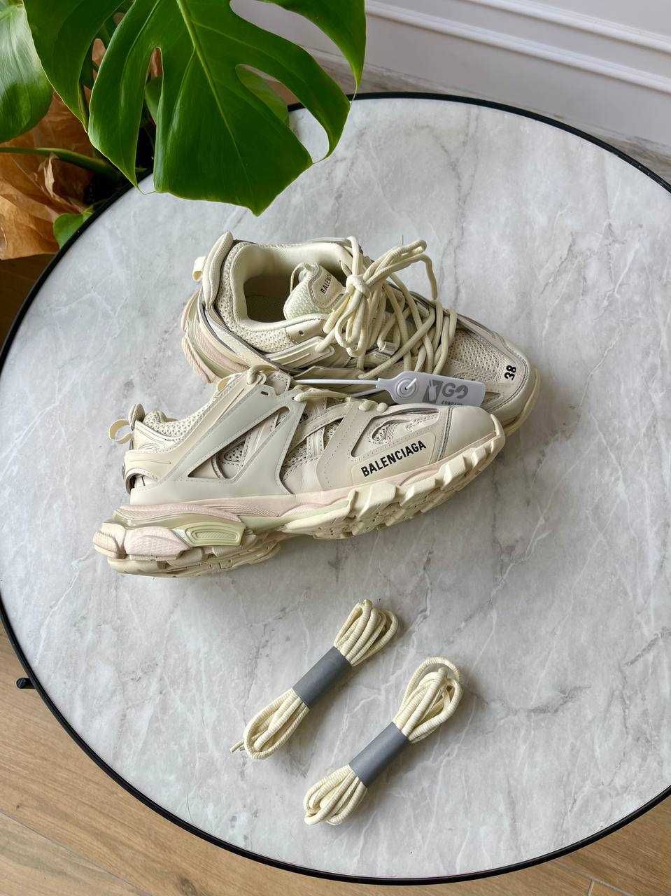 Жіночі кросівки Balenciaga Track 3.0 Beige