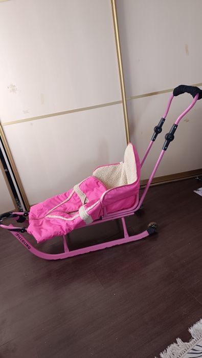 Продам санки малинового цвета