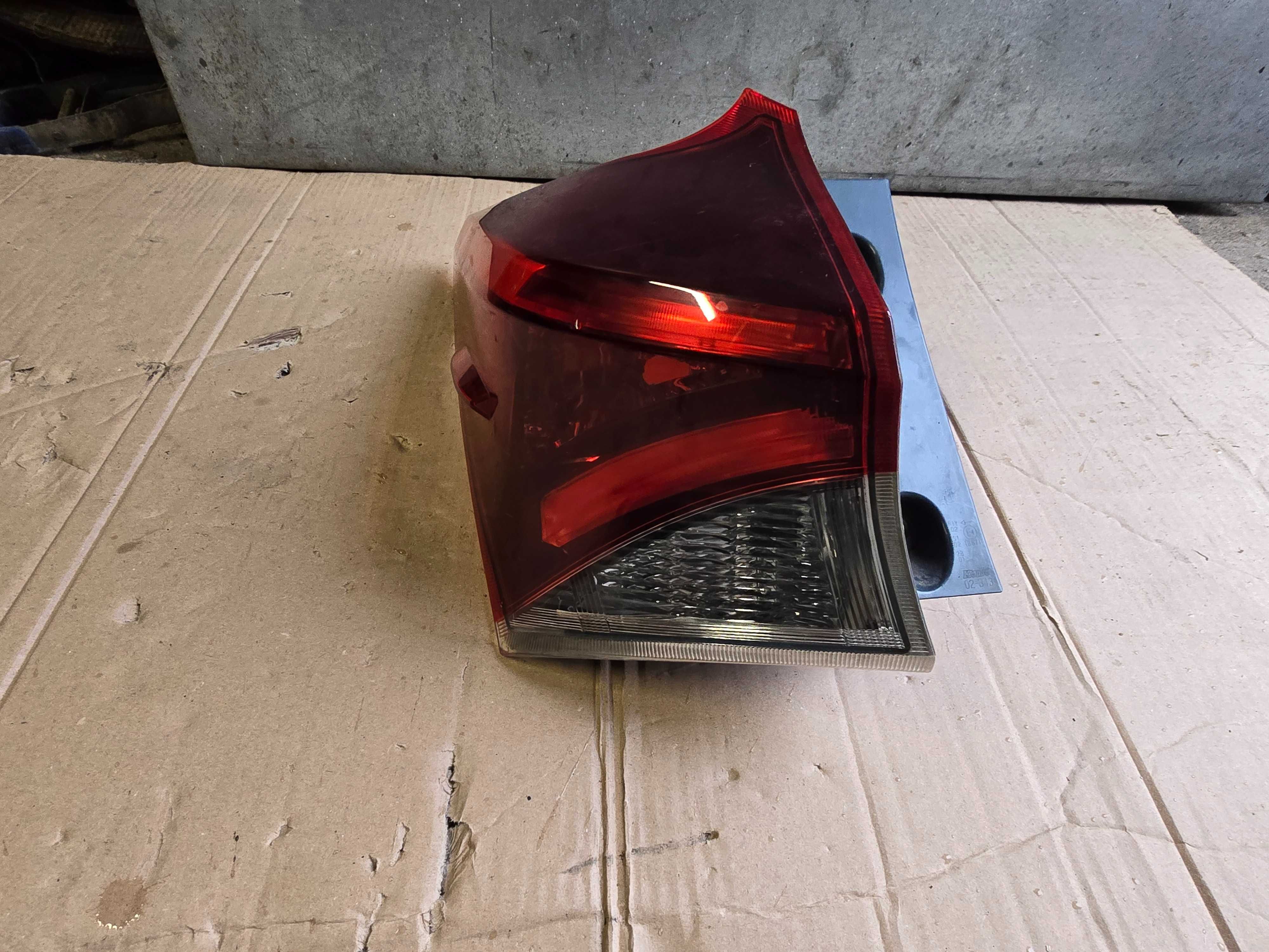lampa tył Toyota Auris 2 lift led HB