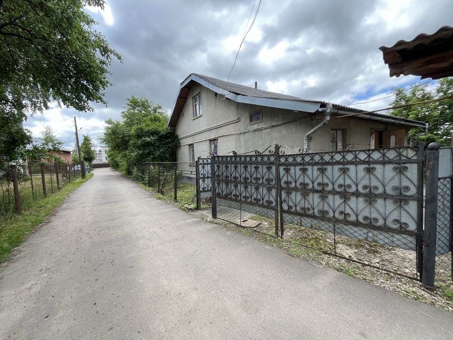 Продається будинок 100м.Крихівці.Комунікації.Центр.Школа.Садок.Місто