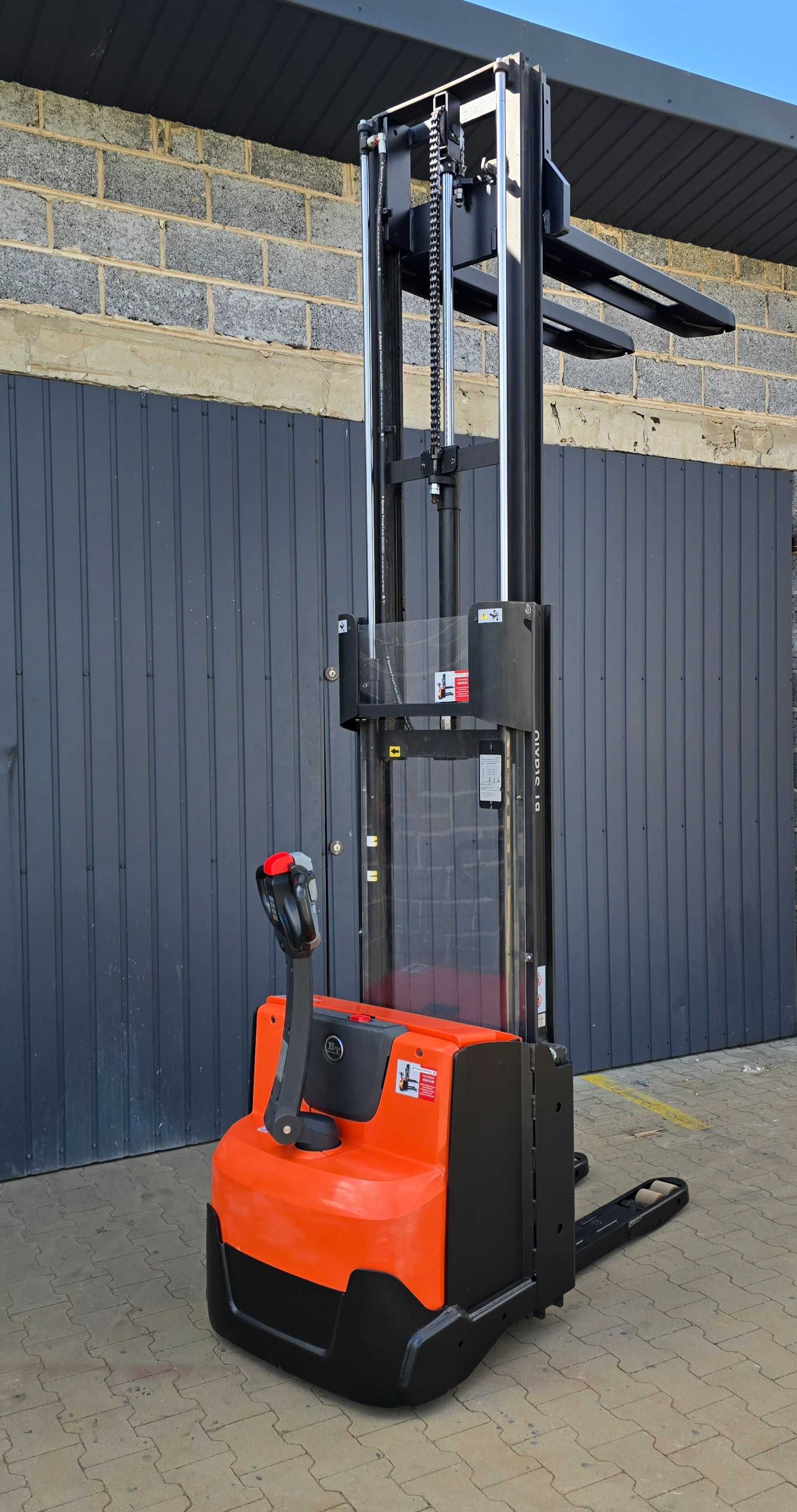 Paletowy wózek elektryczny Toyota  BT Swe 120L 2.9m wolny skok 1073mth