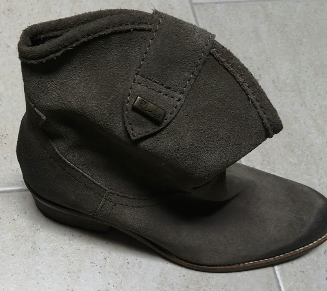 Botas pelo tornozelo