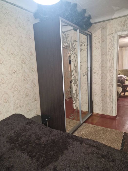 Сдается двухкомнатная  квартира, 1 этаж.  Не угловая