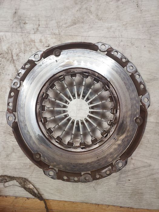 Комплект зчеплення Ford Focus 2 04-11 Volvo C30 S40 1.6 бенз LUK