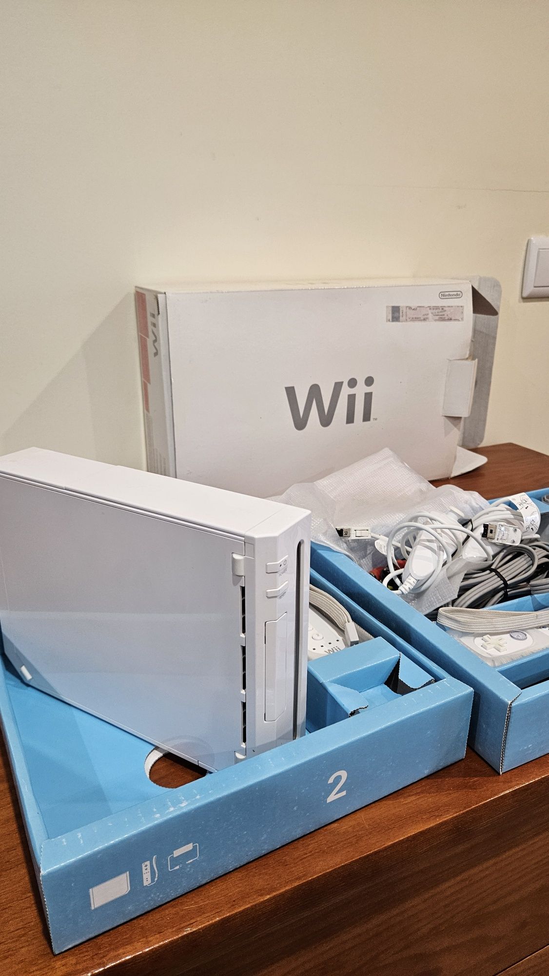Nintendo wii + wii fit + Dance Party