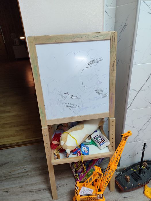 Продам дошку для малювання в дитячу