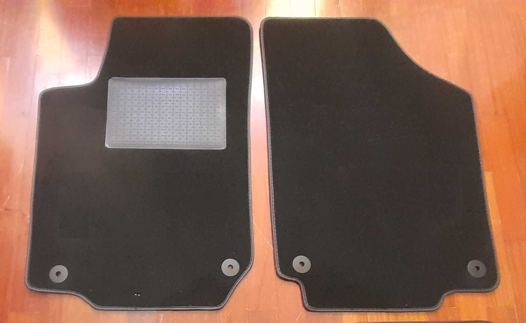 2 Tapetes frontais Opel Corsa