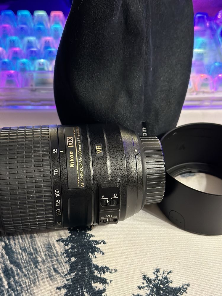 Довгофокусний об'єктив Nikon AF-S DX Nikkor 55-300mm f/4.5-5.6G ED VR