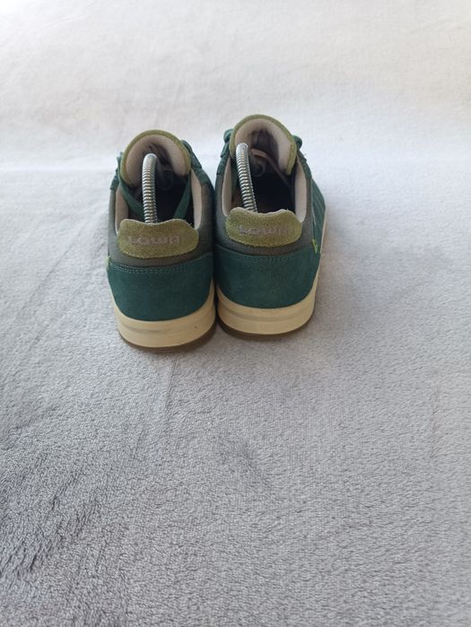 Женские кроссовки Lowa р39