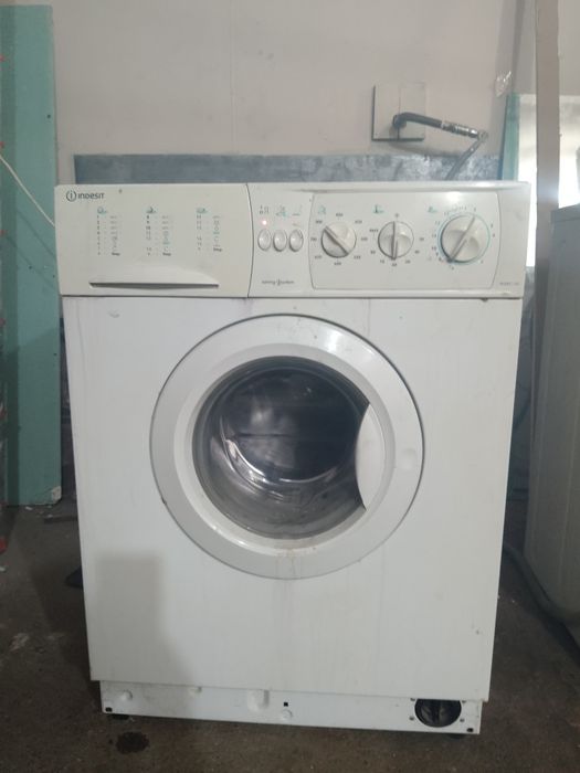 Стиральняя машина Indesit WG835TXCR