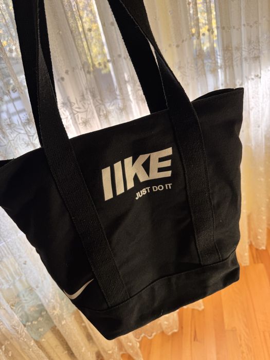 Велика жіноча сумка