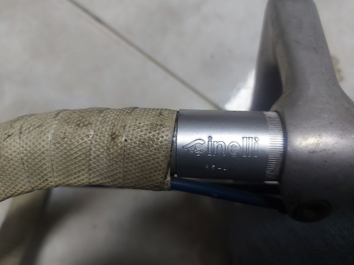 Guiador de bicicleta de estrada antigo