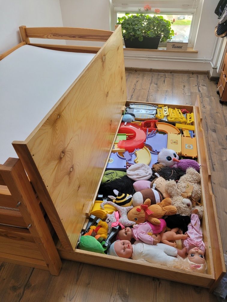Łóżko drewniane podwójne/wysuwane/piętrowe z materacami dla 2 dzieci