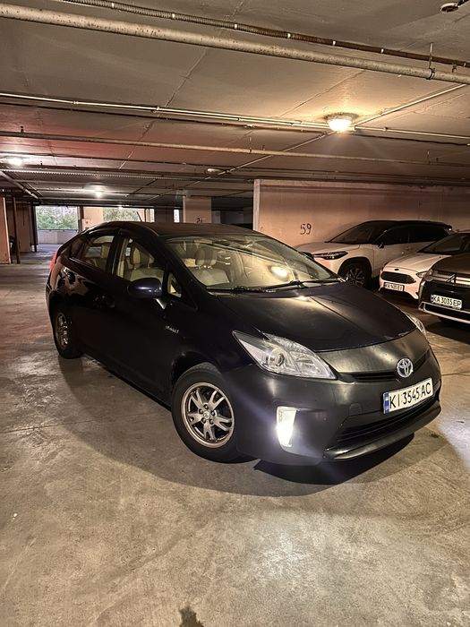 Аренда прокат авто такси Toyota Prius газ гибрид автомат