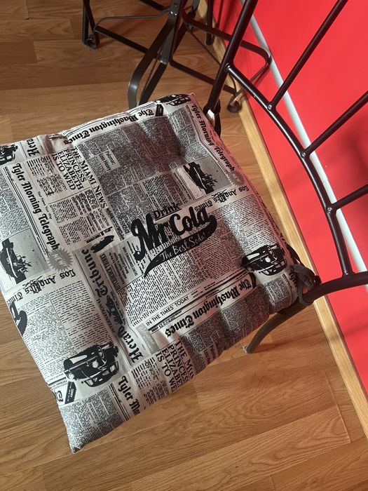 Krzesla z poduszkami loft