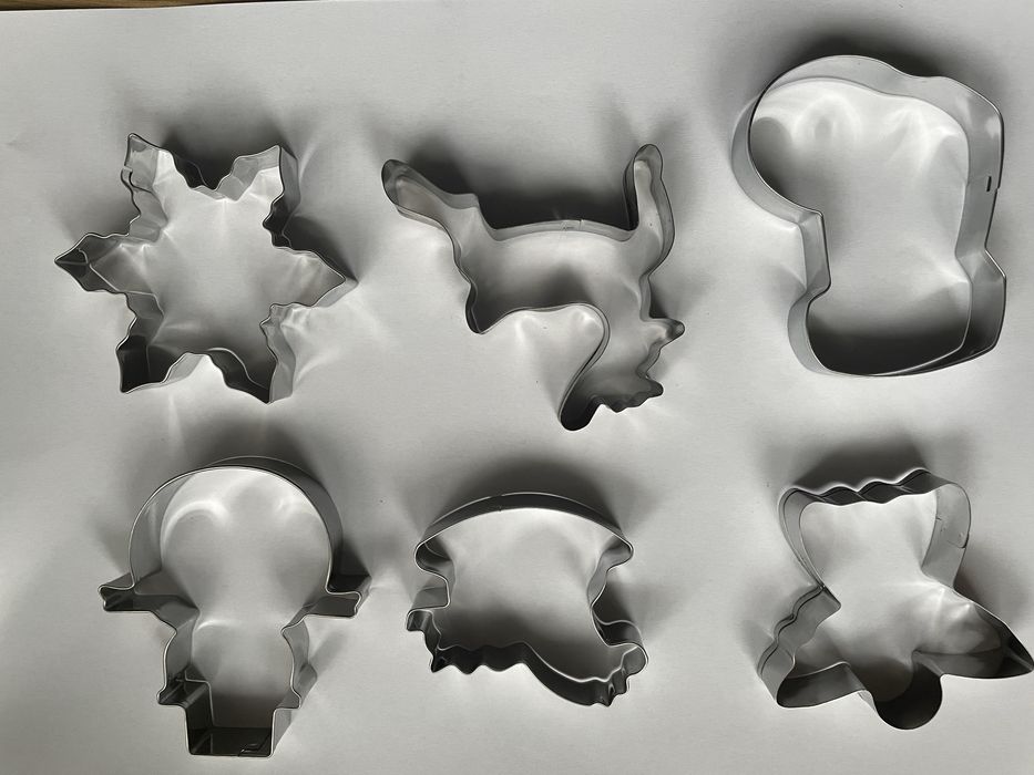 Foremki na pierniczki—- 6 sztuk— nowe