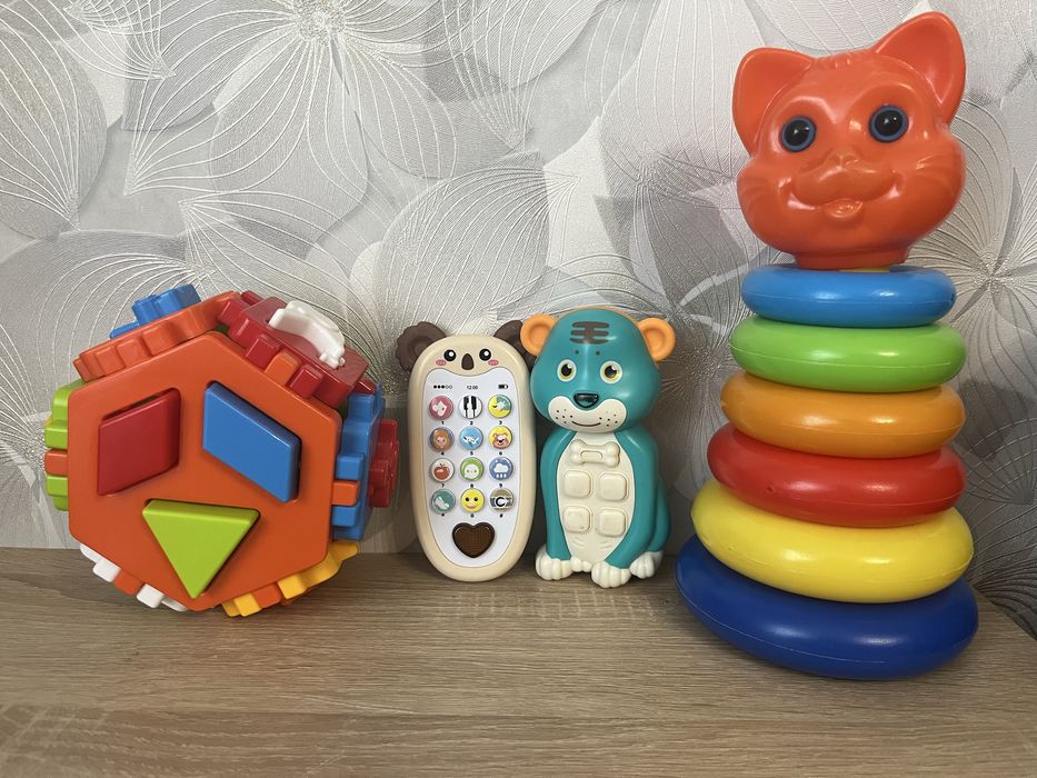 Дитячі іграшки,пірамідка котик,сортер,музичний телефон