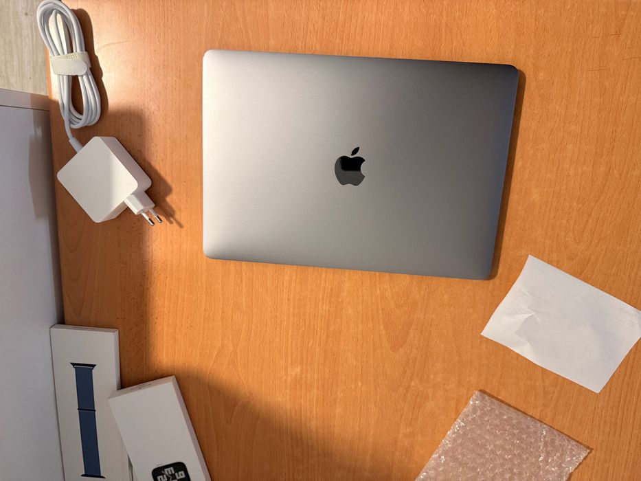 Apple MacBook Pro 2019
13.3" | Touch Bar