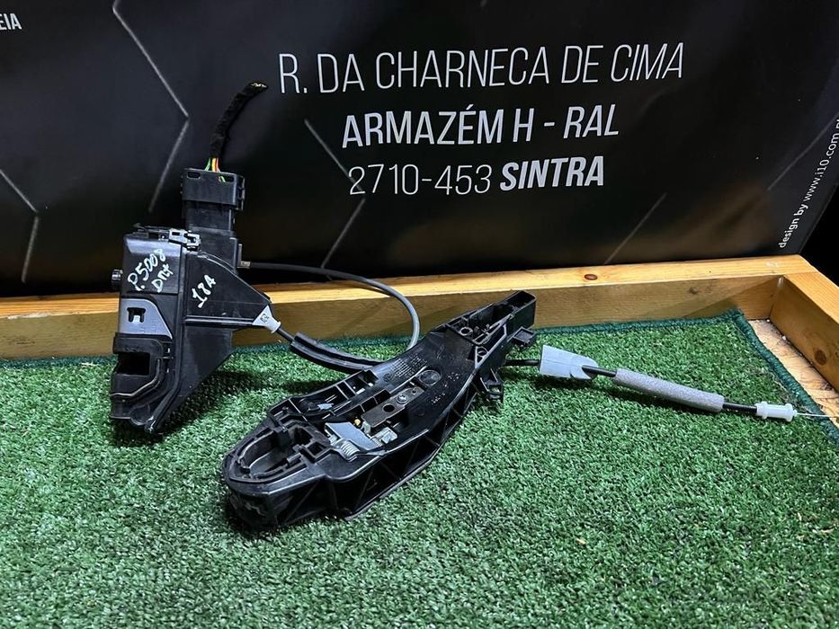 Fechadura da porta frente direita Peugeot 5008 ano 2018