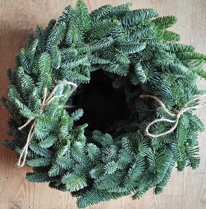 Wianki z nobilisu , żywe gałązki ładnie wyplecione