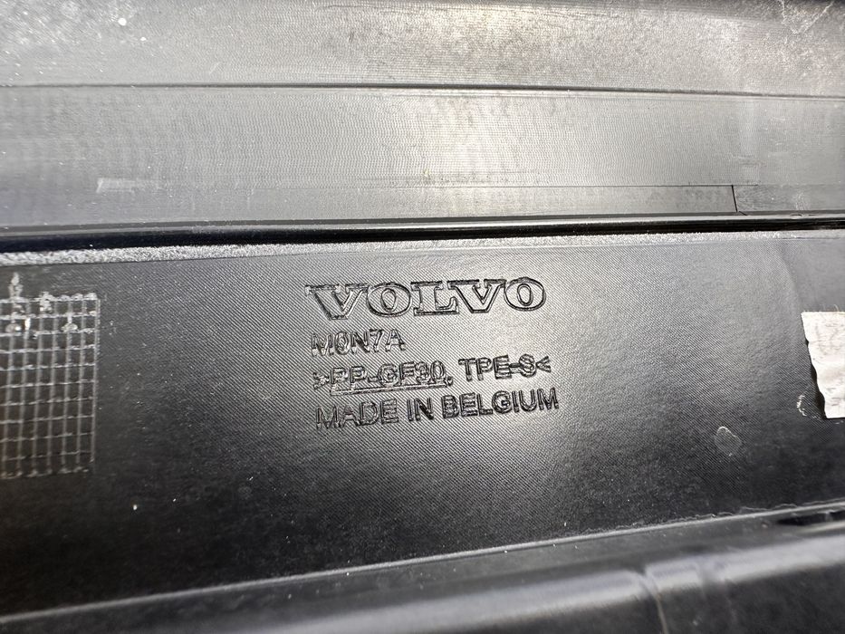 Volvo C40 wlot kierownica powietrrza elektryczna