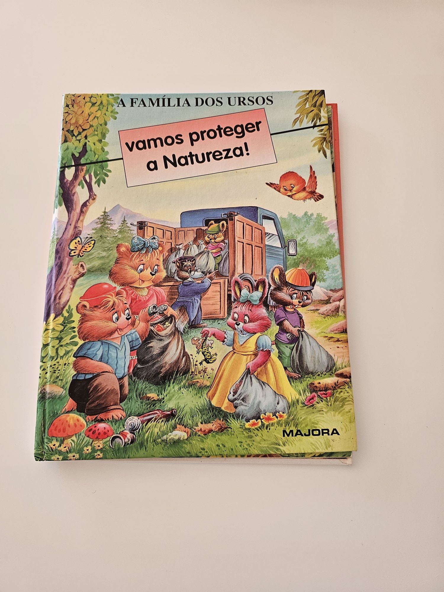 Livro Vamos Proteger a Natureza - A Família dos Ursos