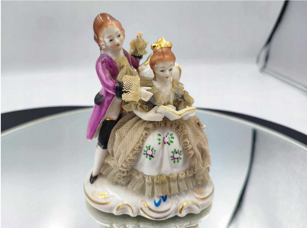 Przedwojenna figurka porcelanowa dama,dworzanin