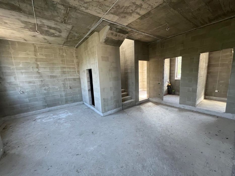 Продаж будинку - передмістя   Львова с. Зимна Вода 185 м2. Діл 8 сот.