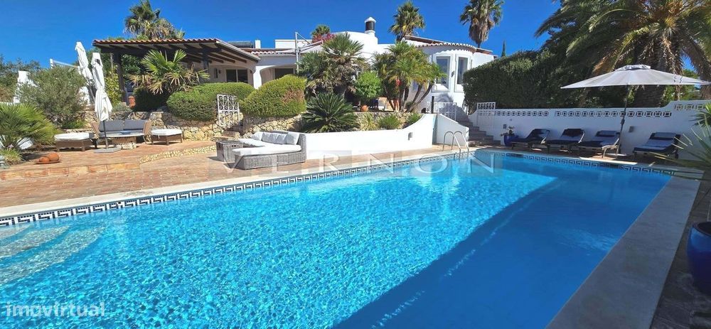 Algarve, Carvoeiro para venda, moradia renovada V3+1 com vista mar e p