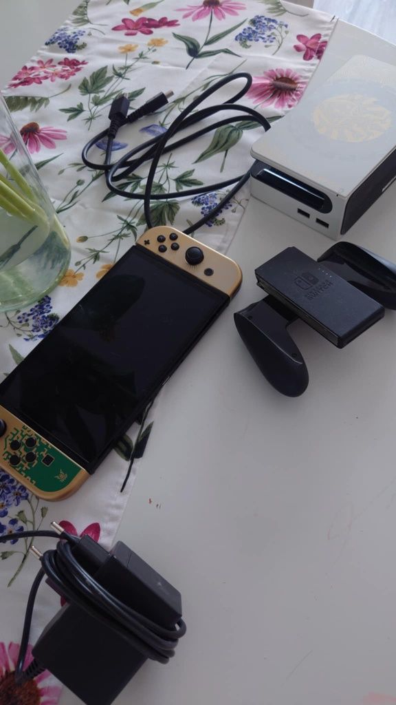 Nintendo Switch OLED Zelda TOTK Edition