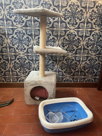 Torre para gato com caixa de areia e cobertor