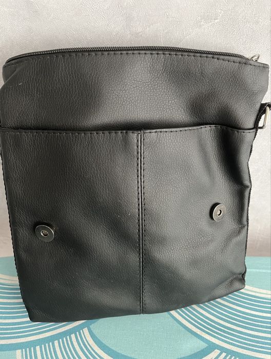 Чоловіча чорна сумка