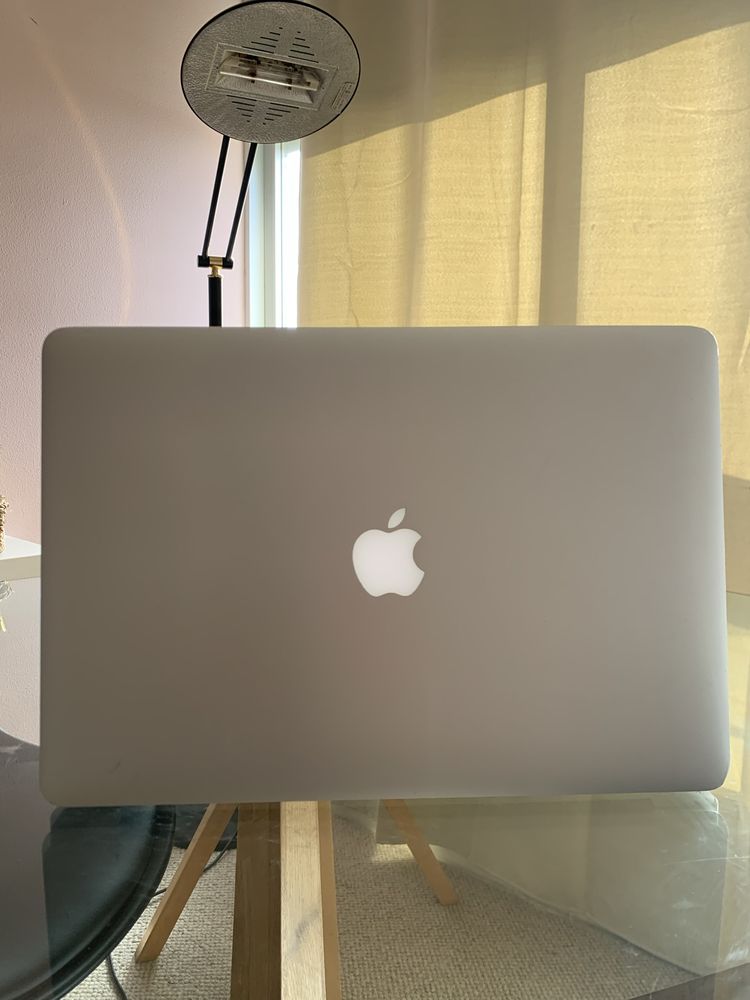 Portátil Macbook 16G de Ram Processador i7