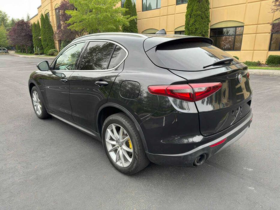 Alfa Romeo Stelvio      2018