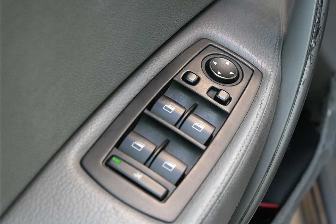 Jipe BMW X3 3.0 cinza