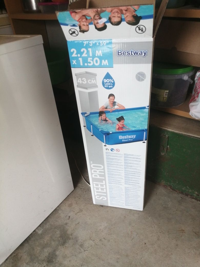 Piscina e uma capa