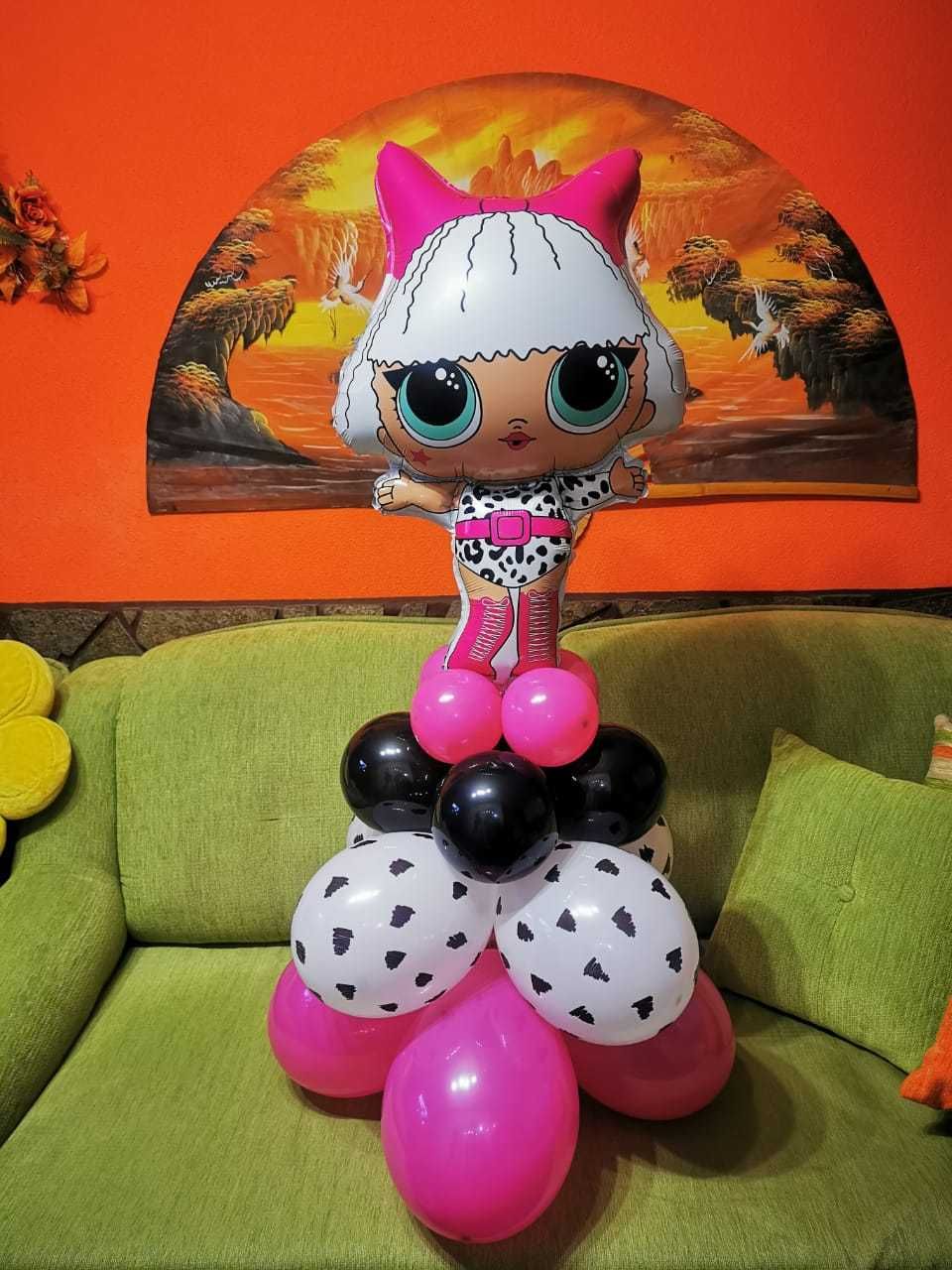 Лол на п'єдістальчику з кульок, лялька LOL подарунок дівчинці, шарики