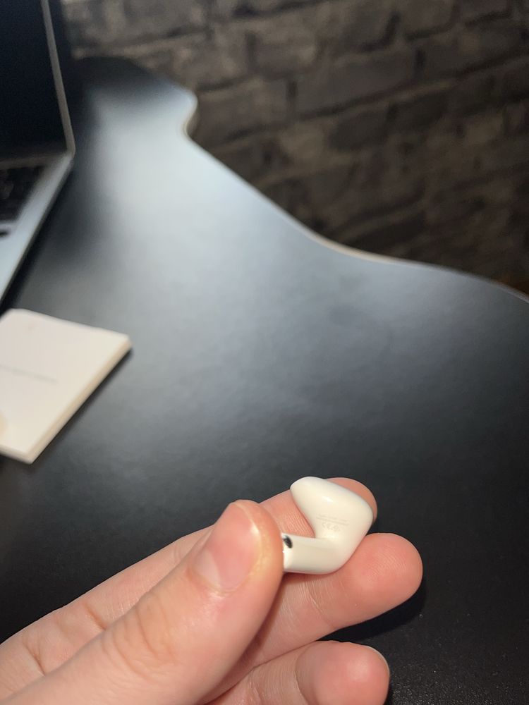 Apple AirPods 4 (правий). Model A3050 A3053 A3058