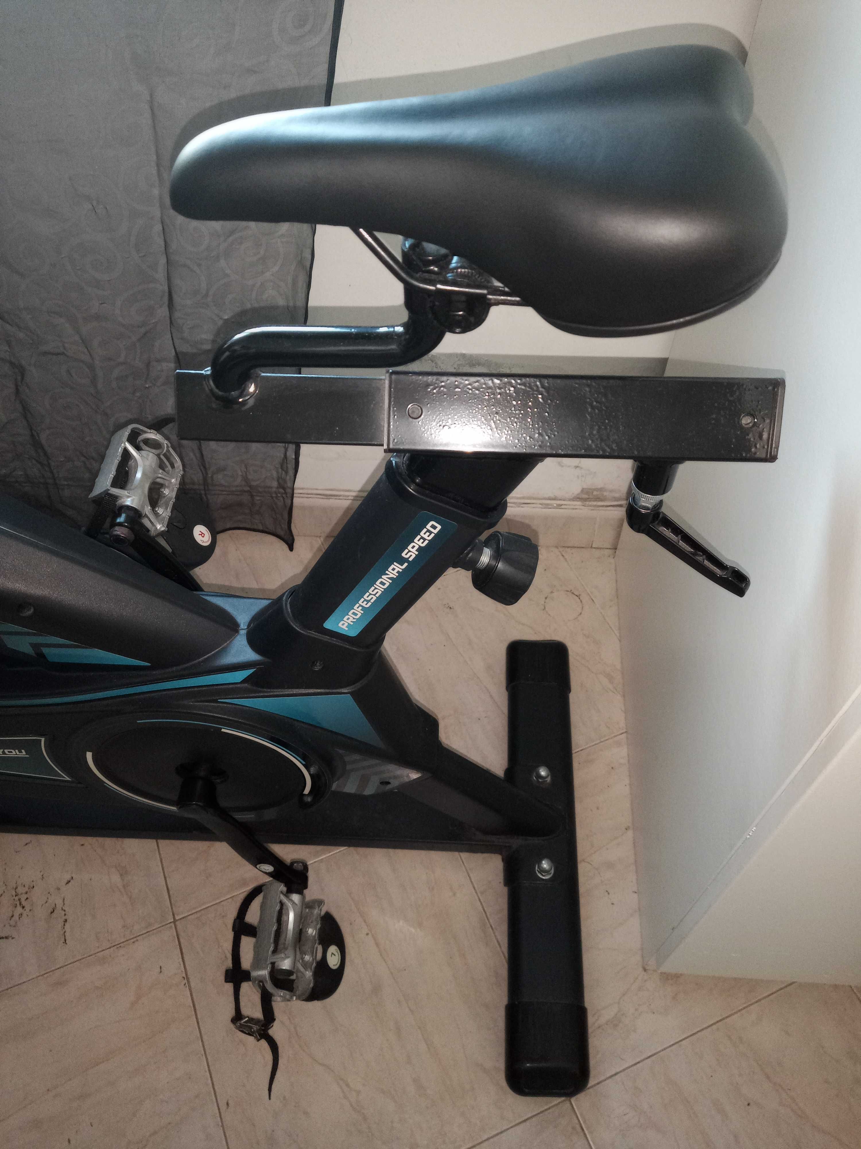 Bicicleta interior Extreme FIt 3500, monitor LCD, volante de 25 kg