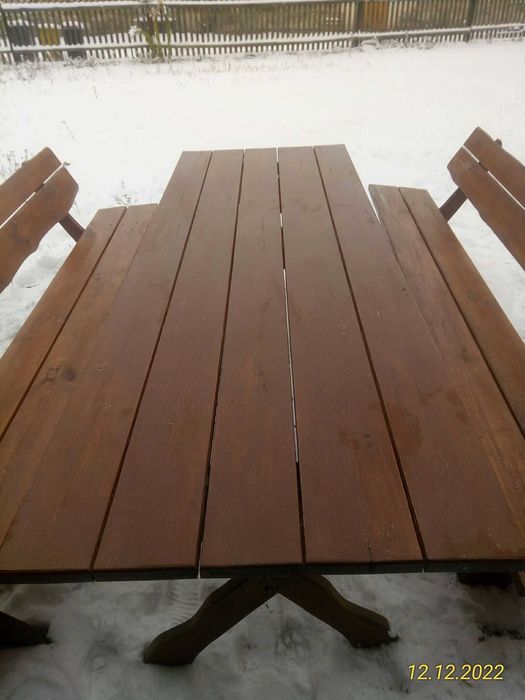 Zestaw Dębowych Mebli Ogrodowych                  < 2 ławki+stół)