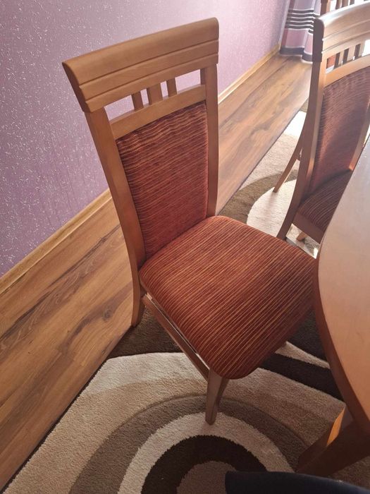 Stół  z krzesłami