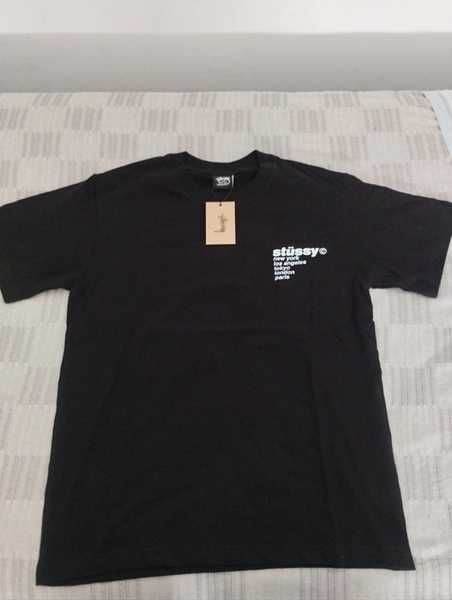 STUSSY czarna koszulka z nadrukiem truskawkowym Rozmiar M